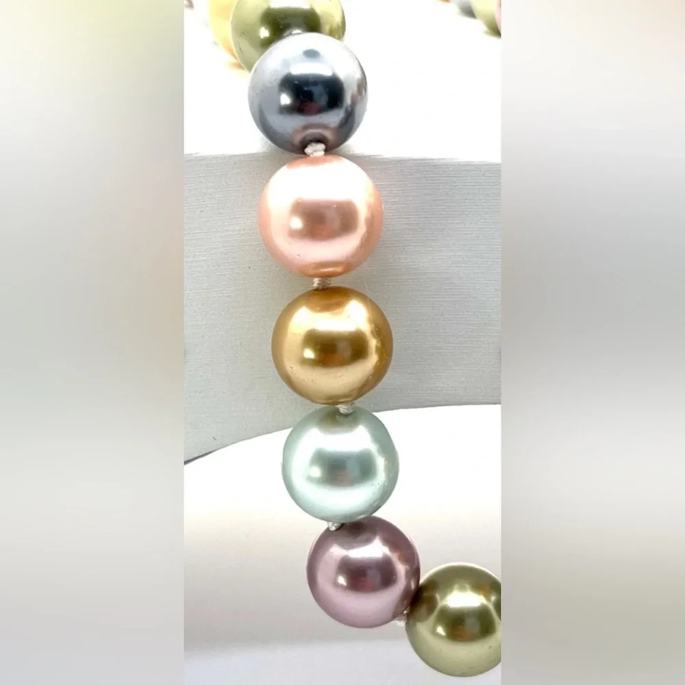 Kenneth Jay Lane 2009 Inaugural Simulated Pastel Pearl Necklace Signed Vintage